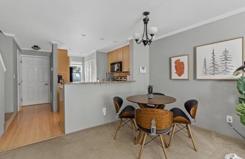 East Lake Hills House | Blueground Bellevue balcony lake views SEA-704