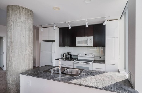 West Bellevue Apartment | Blueground | Bellevue, pool & w/d, nr park