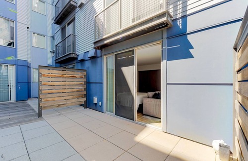 Brighton Apartment | Blueground | Brighton, balcony, nr Seward Park