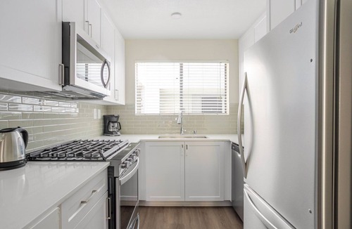 Downtown Burbank Apartment | Blueground | Burbank, pool, nr Burbank Town Center