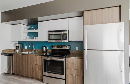 Broadway Apartment | Blueground | Capitol Hill, rooftop & w/d, nr park