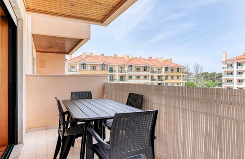 Carcavelos Apartment | Blueground | Carcavelos, furniture & full kitchen