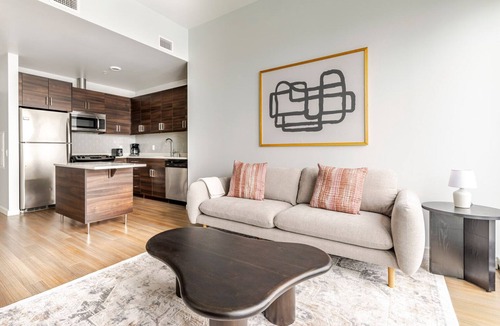 Civic Center Apartment | Blueground | Civic Center, pool, nr City Hall
