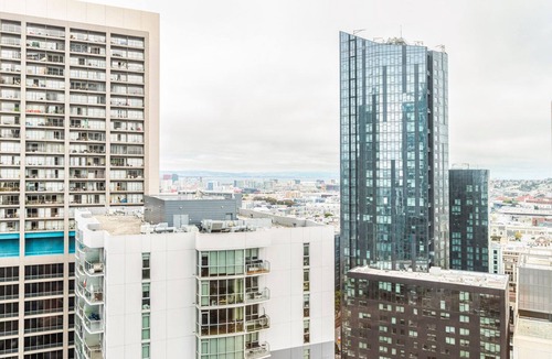 Civic Center Apartment | Blueground | Civic Center, pool, nr City Hall