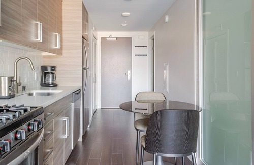 Civic Center Apartment | Blueground | Civic Center, pool, nr Civic Center Plaza
