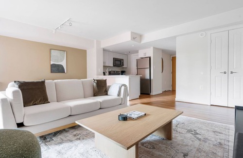 Court House Apartment | Blueground | Clarendon, fitness center, nr Arlington National Cemetery