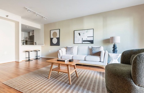 Court House Apartment | Blueground | Clarendon, fitness center, nr Gateway Park