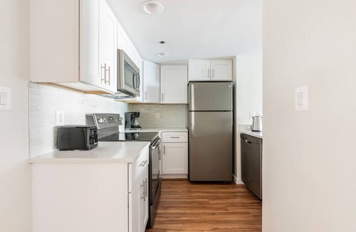 Court House Apartment | Blueground | Clarendon, fitness center, nr Gateway Park