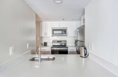 Court House Apartment | Blueground | Clarendon, fitness center, nr Gateway Park