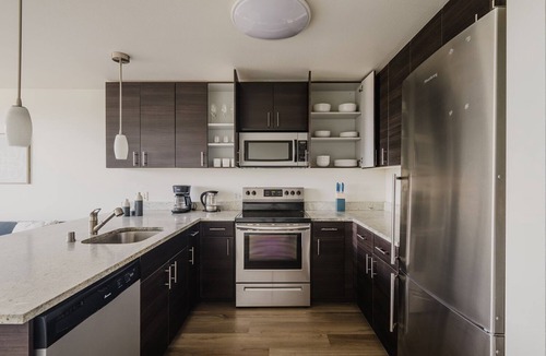 Brighton Apartment | Blueground | Columbia City, gym & w/d, nr parks