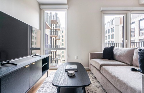 Columbia Heights Apartment | Blueground | Columbia Heights, pool, nr Meridian Hill Park