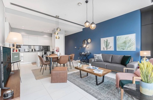 DIFC Apartment | Blueground | DIFC, pool, nr Dubai Mall