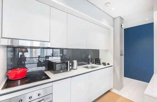 DIFC Apartment | Blueground | DIFC, pool, nr Dubai Mall