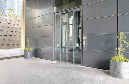 DIFC Apartment | Blueground | DIFC, pool, nr Dubai Mall