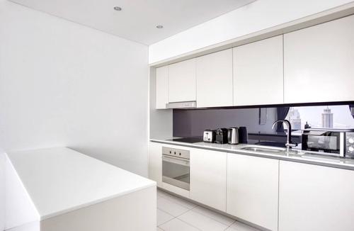 DIFC Apartment | Blueground | DIFC, pool, nr Dubai Aquarium