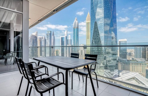 Trade Centre Area Apartment | Blueground | DIFC, pool, nr Dubai Aquarium