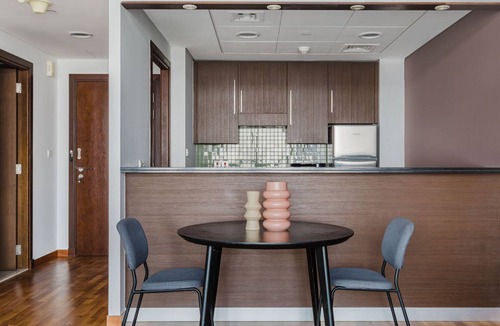 Trade Centre Area Apartment | Blueground | DIFC, pool, nr Dubai Mall