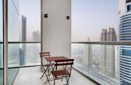 DIFC Apartment | Blueground | DIFC, pool, nr Dubai Mall