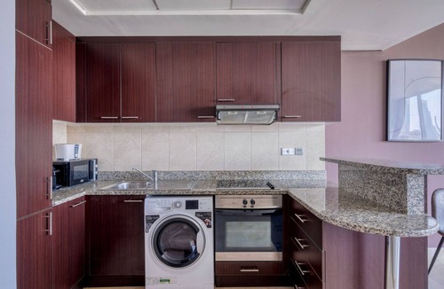 Bur Dubai Apartment | Blueground | DIFC, rooftop pool, nr Dubai Frame