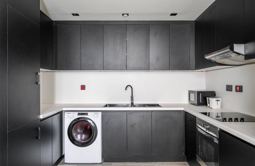 Bur Dubai Apartment | Blueground | DIFC, rooftop pool, nr Burj Khalifa