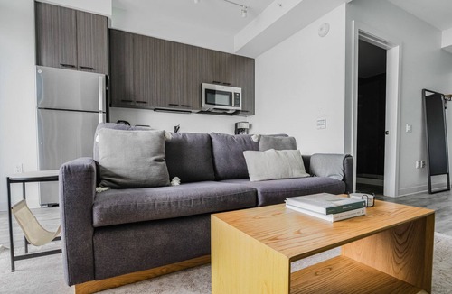Downtown Austin Apartment | Blueground | Downtown, pool & AC, nr Capitol
