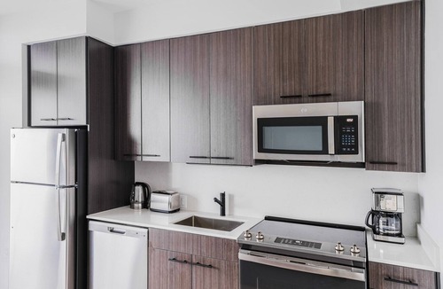 Downtown Austin Apartment | Blueground | Downtown, pool & AC, nr Capitol