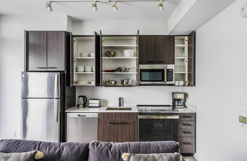 Downtown Austin Apartment | Blueground | Downtown, pool & AC, nr Capitol