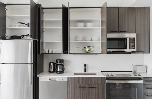 Downtown Austin Apartment | Blueground | Downtown, pool & AC, nr Capitol