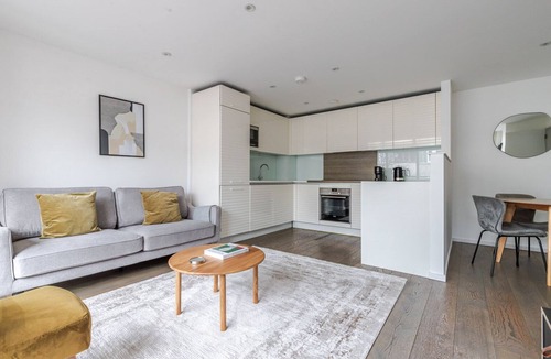 Bunhill Apartment | Blueground | Finsbury, balcony, nr Museum