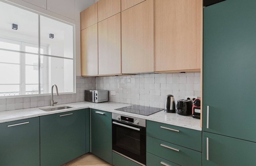 Quartier de la Porte-Saint-Denis Apartment | Blueground | Grands Blvds, washer, nr shops