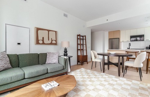 Williamsburg Apartment | Blueground | Greenpoint, pool, nr East River