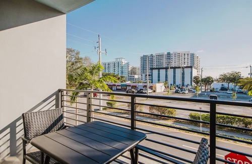 Little Ranches Apartment | Blueground | Hollywood, pool & w/d, nr beach