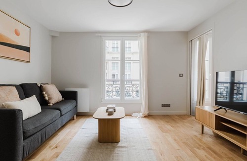 Saint-Thomas-d'Aquin Apartment | Blueground | Invalides, elev, near embassies