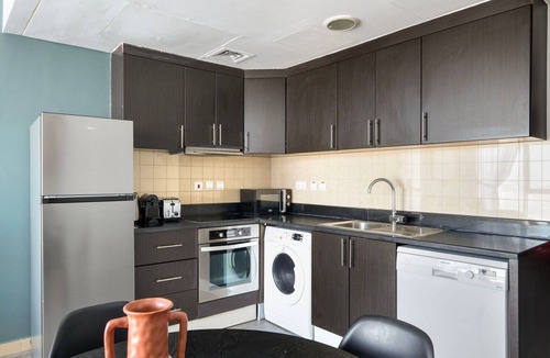 Jumeirah Lake Towers Apartment | Blueground | JLT, pool, nr Dubai Marina