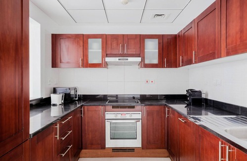 Jumeirah Lake Towers Apartment | Blueground | JLT, pool, nr Dubai Marina