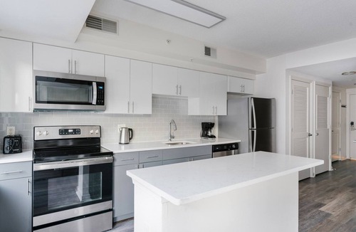 Logan Circle Apartment | Blueground | Logan Circle, rooftop pool, nr National Mall