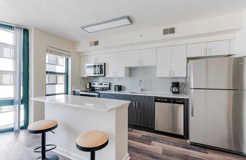 Logan Circle Apartment | Blueground | Logan Circle, rooftop pool, nr National Mall