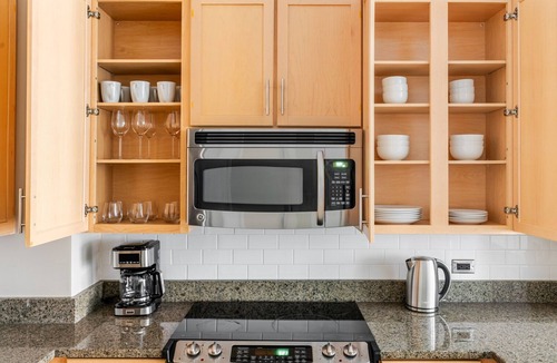Mount Vernon Square Apartment | Blueground | Mt Vernon Sq, pool & gym, nr museums