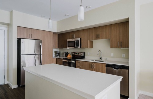 Newcastle Apartment | Blueground | Newcastle, elevator, near Golf Club