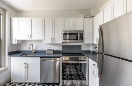 North Brookline Apartment | Blueground | North Brookline, washer, nr Beacon St