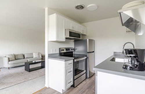 North Queen Anne Apartment | Blueground | North Queen Anne, balcony, nr Kerry Park
