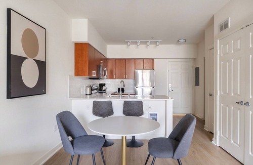 Northwest Bellevue Apartment | Blueground | Northwest Bellevue, fitness center, nr Bellevue Park