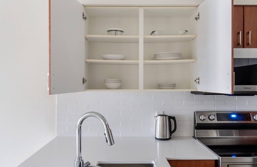 Northwest Bellevue Apartment | Blueground | Northwest Bellevue, fitness center, nr Bellevue Park