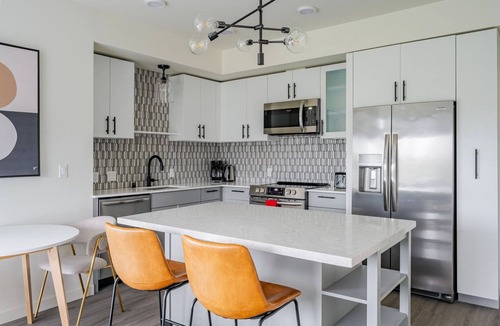 Northwest Bellevue Apartment | Blueground | Northwest Bellevue, views, nr Bellevue Park
