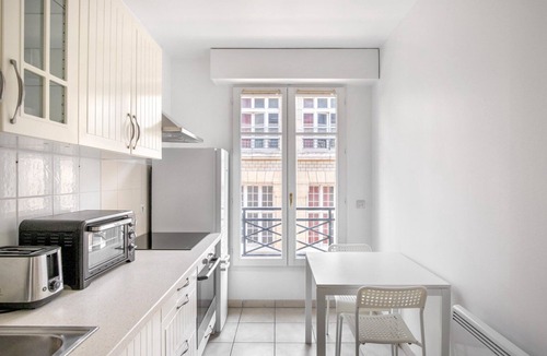 Quartier de la Monnaie Apartment | Blueground | Odéon, elev & concierge, nr Seine