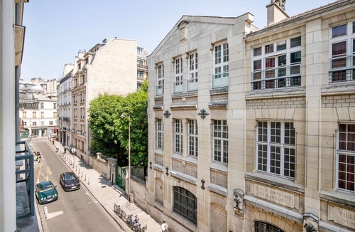 Quartier de la Monnaie Apartment | Blueground | Odéon, elev & concierge, nr Seine