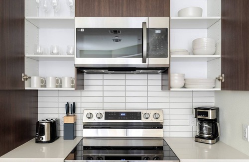 Old San Leandro Apartment | Blueground | Old San Leandro, fitness center, nr Lake Chabot