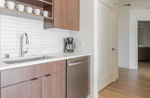 Old San Leandro Apartment | Blueground | Old San Leandro, fitness center, nr park