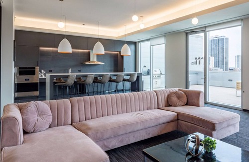 Old Town Apartment | Blueground | Old Town, rooftop, nr Lincoln Park
