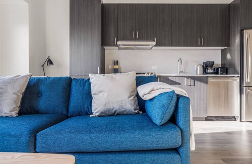 Old Town Apartment | Blueground | Old Town, rooftop, nr Lincoln Park